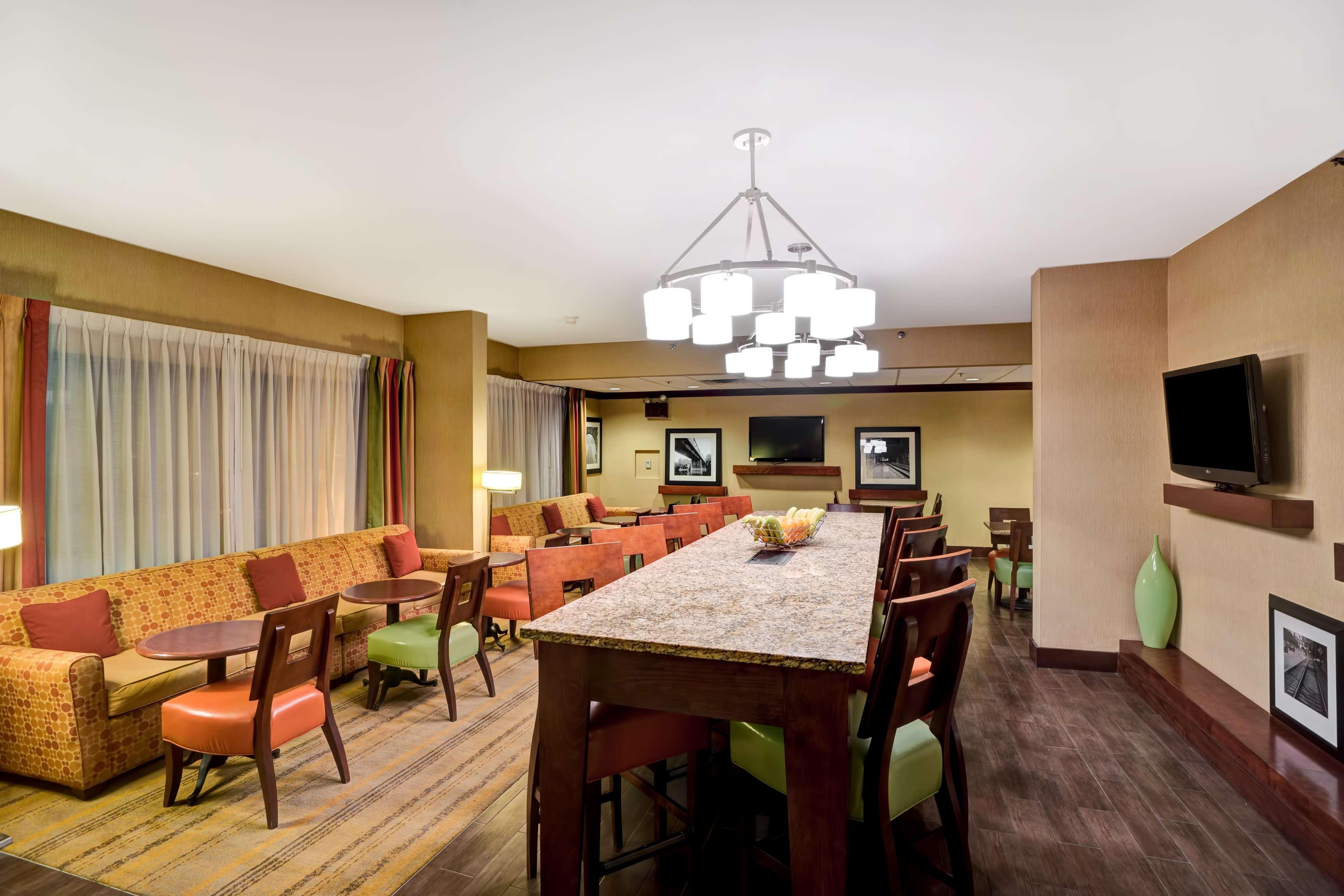 Hampton Inn Моргантаун Екстер'єр фото