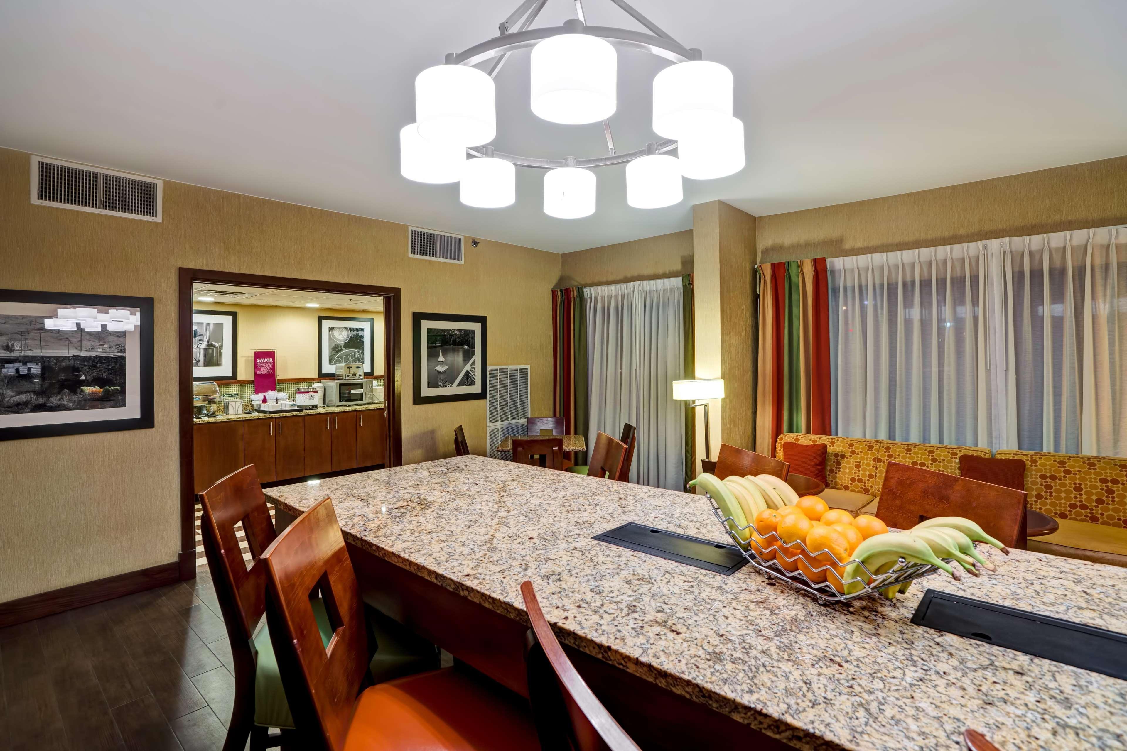 Hampton Inn Моргантаун Екстер'єр фото
