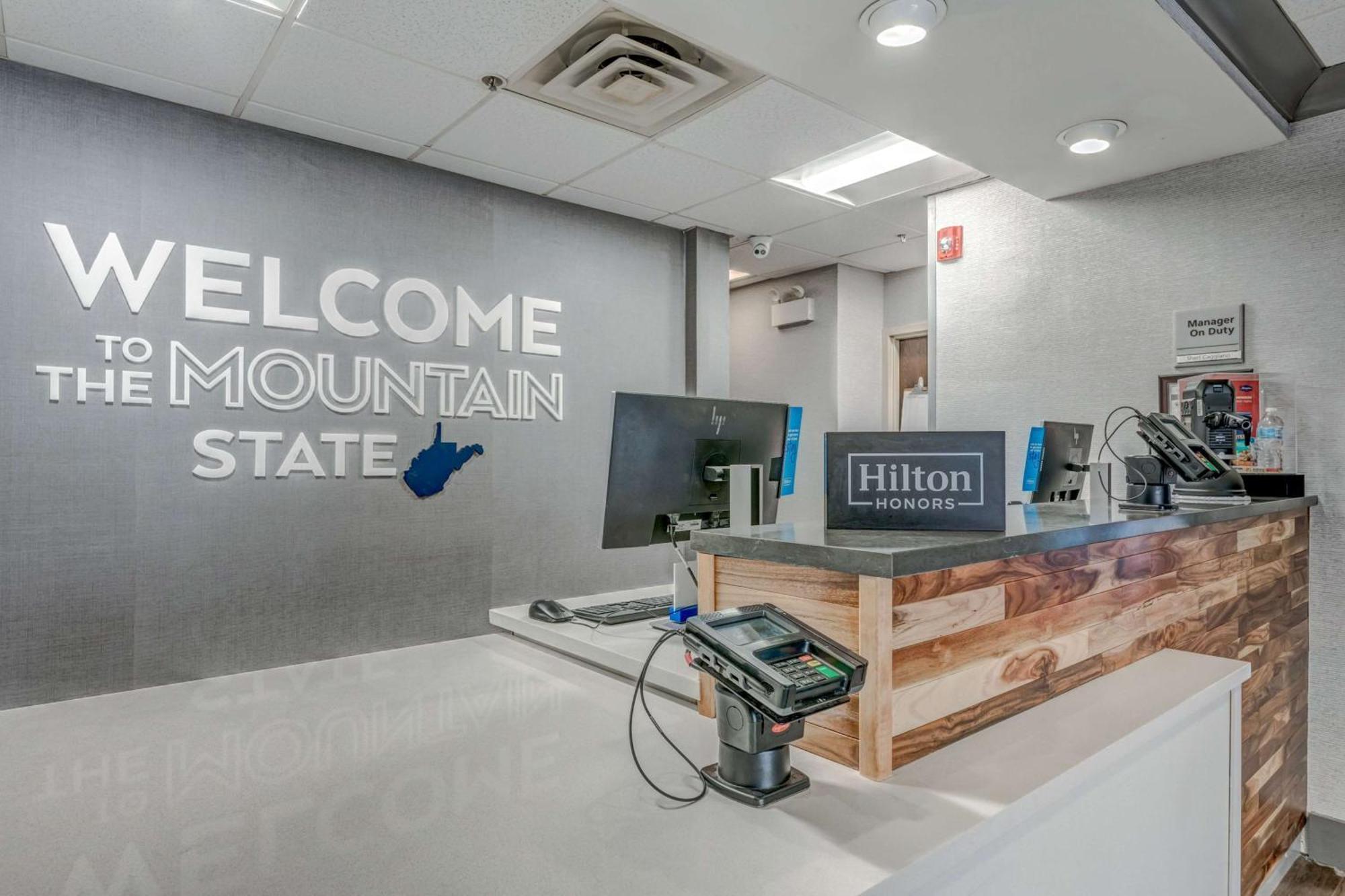 Hampton Inn Моргантаун Екстер'єр фото