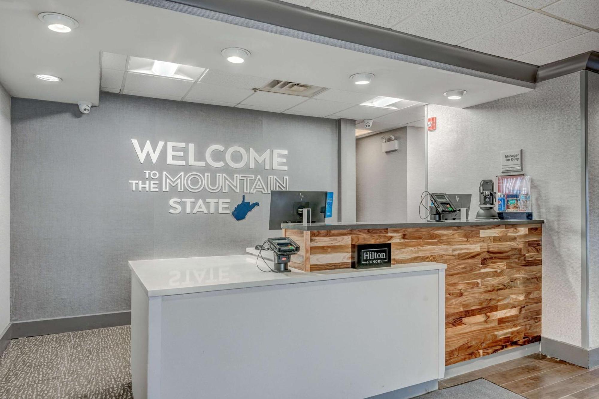 Hampton Inn Моргантаун Екстер'єр фото