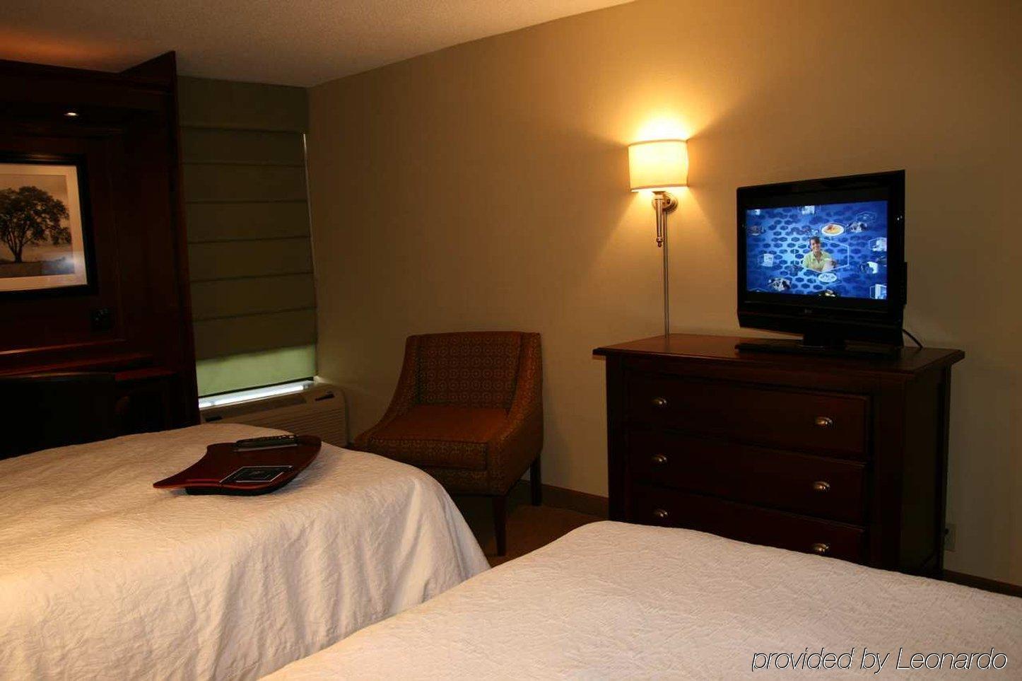 Hampton Inn Моргантаун Номер фото